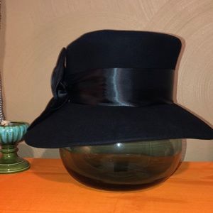 Vintage Tracy & David New York Satin Bow Slant 100% Wool Felt Downbrim Hat
